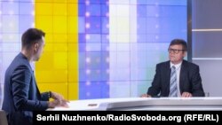 Олексій Арестович і ведучий Олександр Лащенко у студії Радіо Свобода