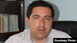 Бузургмеҳр Ёров. Акс аз шабакаҳои иҷтимоӣ