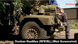 Військові ЗСУ показали, як повертають до життя західну колісну бронетехніку