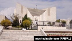 فایز عیسی وویل چې خبریالان پر ججانو له تنقید نه شي راګرځولای. د پاکستان سپريم کورټ ودانې