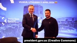 Президент України Володимир Зеленський і президент Польщі Анджей Дуда (ліворуч). Вільнюс, 11 квітня 2024 року