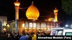 یکی از عکس هایی که رسانه های ایران از شاهچراغ شیراز پس از تیراندازی روز یکشنبه منتشر کردند