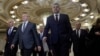 Premierul Marcel Ciolacu (dreapta prim-plan) și președintele Nicolae Ciucă (stânga prim-plan) au anunțat că PSD și PNL, pe care le conduc, vor candida pe liste comune la alegerile europarlamentare.