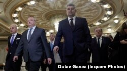 Premierul Marcel Ciolacu (dreapta prim-plan) și președintele Nicolae Ciucă (stânga prim-plan) au anunțat că PSD și PNL, pe care le conduc, vor candida pe liste comune la alegerile europarlamentare.