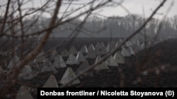 Протитанкова лінія оборони на межі Сумщини і Курської області Росії