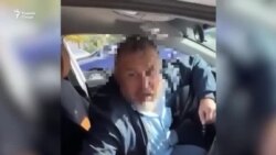 "Мегӯяд, намефорад, фаро, ба таксӣ рав" "Мегӯяд, намефорад, фаро, ба таксӣ рав"