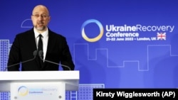 Прем’єр-міністр України Денис Шмигаль на брифінгу під час Конференції з відновлення України. Лондон, 21 червня 2023 року