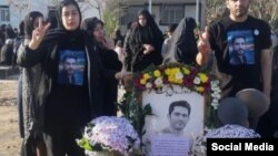 آرامگاه عرفان خزایی ٬معترض کشته شده در شهریار