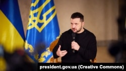 Президент Володимир Зеленський зазначив, що «важливо не лише захищати державу на фронті, додавши, що медики, вчителі, енергетики також важливі для оборони»