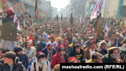 د جنورۍ پر ۱۴مه د پښتون ژغورنې غورځنګ جلسې ته ګڼ خلک ورغلي ول.