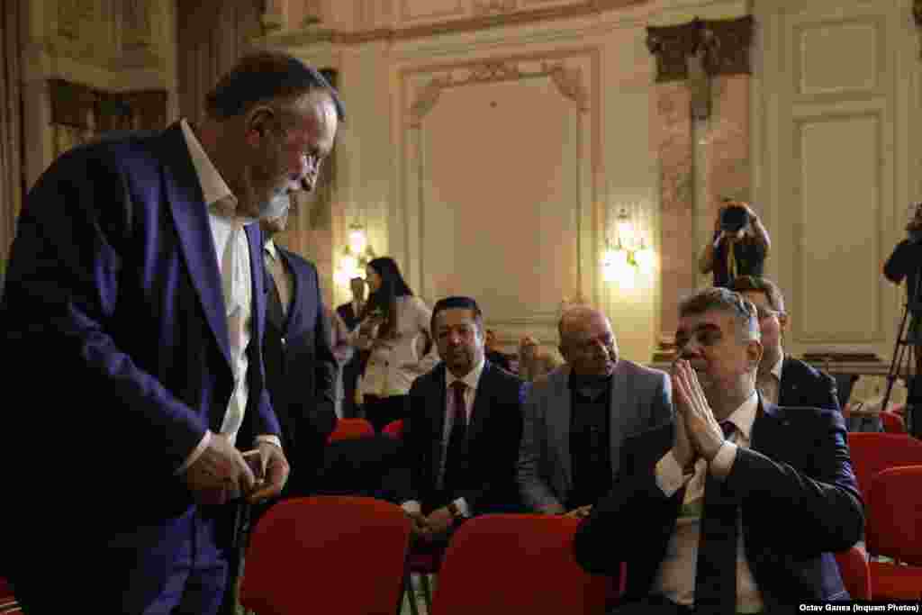 Secretarul general al social-democraților, Paul Stănescu (stânga) și premierul PSD Marcel Ciolacu (dreapta). Paul Stănescu a ținut titlurile zilei după ce ministrul PSD al Agriculturii, Florin Barbu, l-a demis pe șeful APIA, agenția de plăți în agricultură. Ionuț Lupu a blocat subvenția pentru stuful familiei lui Paul Stănescu.