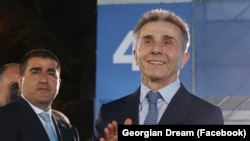 ფოტოზე: „ქართული ოცნების“ ლიდერები შალვა პაპუაშვილი (მარცხნივ) და ბიძინა ივანიშვილი