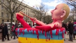 Thousands Join Navalny-Backed Anti-Putin Protests As Russians Vote  Thousands Join Navalny-Backed Anti-Putin Protests As Russians Vote
