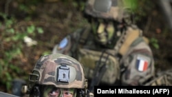 Soldați ai armatei franceze participă la un exercițiu al Grupului de luptă avansat al NATO (BGFP) la baza de antrenament Cincu din centrul României, pe 20 septembrie 2022.