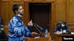 محمد قبادلو، از بازداشتشدگان اعتراضات سراسری در جلسه محاکمهای که عفو بینالملل «فرمایشی و بهشدت ناعادلانه» خوانده است