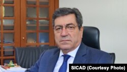 Medicul João Castel-Branco Goulão are o experiență de peste 30 de ani în probleme legate de consumul de droguri. Este unul dintre creatorii programului portughez de dezincriminare, pe care îl coordonează din partea Ministerului Sănătății de la Lisabona.