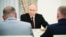 Владимир Путин во время встречи в Кремле с командирами подразделений, участвующих в войне в Украине. Иллюстративная фотография