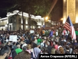 На проспекте Руставели во время протестов против закона об иностранных агентах