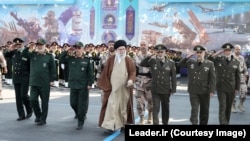 Iranski vrhovni vođa Ali Hamnei (u sredini) među najvišim komandantima Korpusa islamske revolucionarne garde i iranske vojske, 10. oktobar 2023.