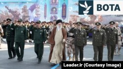 Udhëheqësi suprem i Iranit, ajatollah Ali Khamenei, dhe komandantët kryesorë të Gardës Revolucionare, në tetor të vitit 2023.