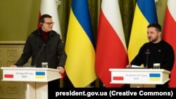 Президент України Володимир Зеленський і прем’єр-міністр Польщі Матеуш Моравецький (ліворуч). Київ, 24 лютого 2023 року