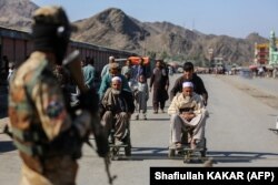 د وره تر تړل کېدو وروسته یوشمېر ناروغان کورونو ته ستانه شول - د فبرورۍ ۲۱مې انځور.