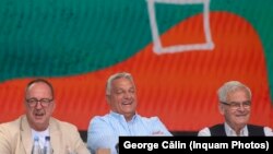 Mađarski premijer Viktor Orban (u sredini) u govoru u rumunskom banjskom gradu Tusnadu rekao da na Zapadu nema "javnog morala", navodeći da se to videlo na otvaranju Olimpijskih igara u Parizu, 27. jul 2024.