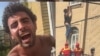 محمد صادقی در یورش ماموران انتظامی و آتشنشانی به خانهاش بازداشت شد
