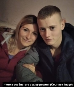 Віталій Фаріон з мамою Людмилою. Фото з особистого архіву родини