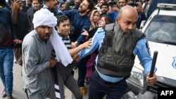 د پاکستان پولیسو د مارچ پر ۱۸مه په اسلام اباد او لاهور کې د تحریک انصاف ګڼ پلویان او غړي ونیول.