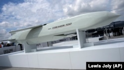 Представник уряду зазначив, що Британія надає військову допомогу для підтримки права України на самооборону від незаконних нападів Росії