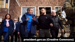 د ملګرو ملتونو د اټومي انرژۍ نړیوالې ادارې مشر ګروسي د اوکراین ولسمشر ولودمیر زیلینسکي سره د خبرو پرمهال.