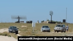 Российские РЛС «Небо-М» и «Каста-2Е2» (справа). Тарханкут, Крым, 2016 год. Архивное фото