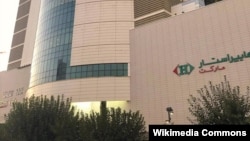 نمای بیرونی مجتمع تجاری «اُپال مال»