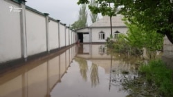 "Сел хонаамро чаппа кард, кӯдаконро базӯр наҷот додем" "Сел хонаамро чаппа кард, кӯдаконро базӯр наҷот додем"