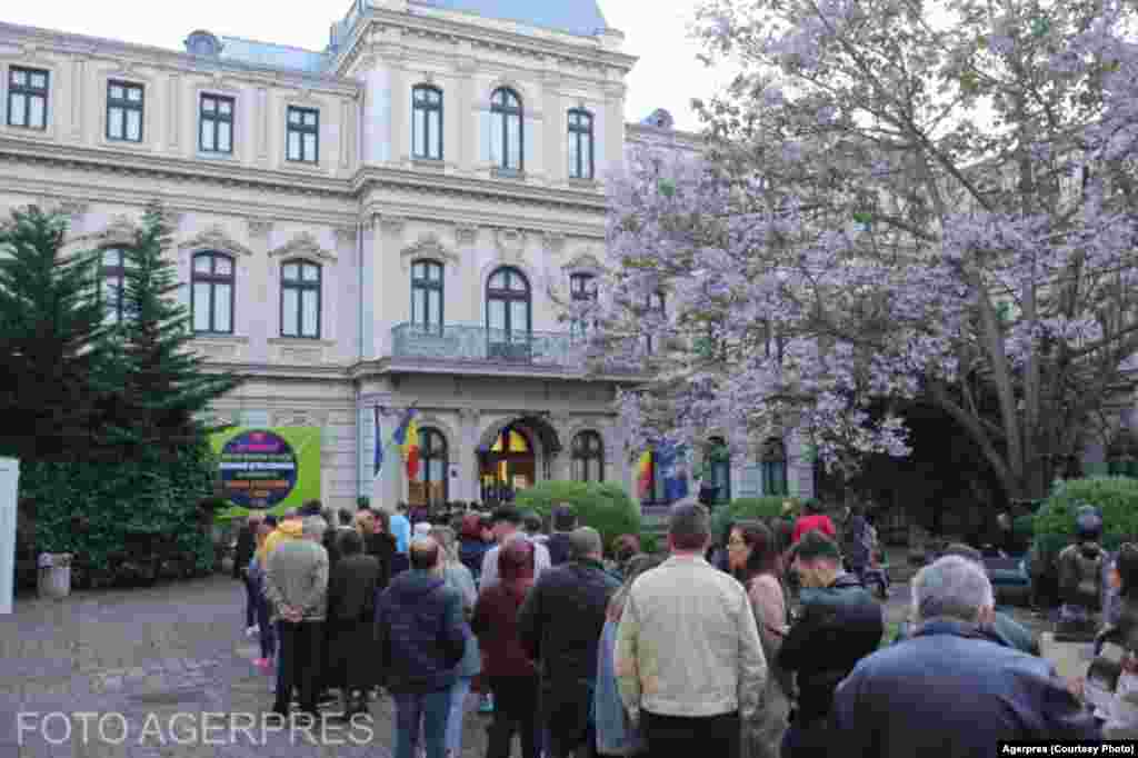 mai 2023 -  Muzeul Național de Artă era un alt muzeu foarte căutat de vizitatori în Noaptea Muzeelor. Muzeografii au decis ca în acest an să nu mai stea peste program. 