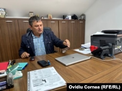 Primarul comunei Bunești, Mircea Pălășan, spune că a aplicat legile din domeniu atunci când a inițiat renumerotarea caselor din Viscri și din toată comuna.