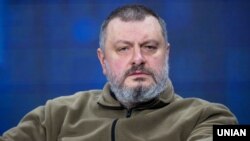 Литвиненко зазначив, що для стійкого миру важливим фактором є підписання двосторонніх безпекових угод