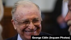 Fostul președinte al României Ion Iliescu a fost acuzat că a dat ordinul prin care minerii au atacat protestatarii din Piața Universității, în iunie 1990.