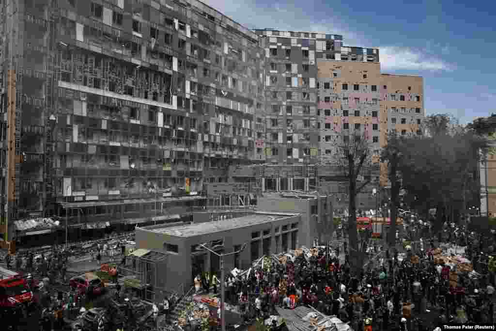 Відкрита у 1894 році, дитяча лікарня «Охматдит» є найбільшою дитячим медичним закладом в Україні. Там щороку лікували понад 20 тисяч дітей з усієї країни  