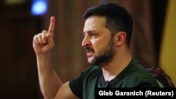 Складовою гуманітарного аспекту Зеленський назвав обмін усіх на всіх. Російська сторона, на думку президента України, досі не пішла на цей крок, бо «вони просто проти будь-яких кроків уперед до закінчення війни»