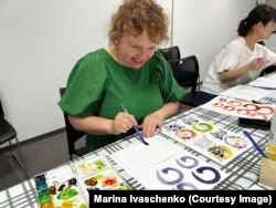 Українка пише кандзі