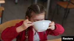 За даними української влади, наразі офіційно відомо про майже 20 тисяч дітей, депортованих Росією з окупованих територій України.