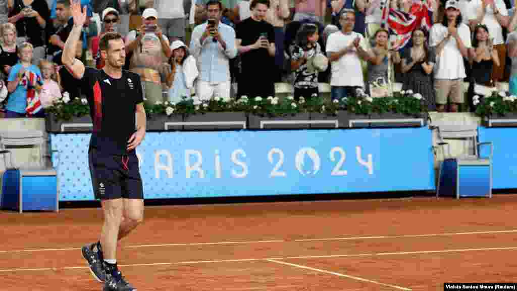 Британець Енді Маррей не зміг пройти до півфіналу парного олімпійського турніру і завершив свою ігрову тенісну кар'єру. Глядачі аплодують легенді – двічі перемагав на Вімблдоні (2013, 2016), володар двох олімпійських золотих нагород (2012, 2016)