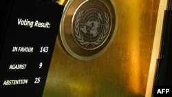 د ملګرو ملتونو ۱۴۳ استازو د پرېکړه لیک په حق او نهو یې پرضد رایې ورکړې ـ د مې ۱۰مې انځور.