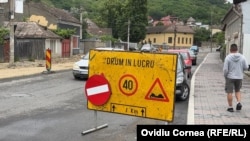 Unii primari reclamă că noua ordonanță a Guvernului nu le va mai permite să finanțeze, pe final de an, reparații de drumuri.