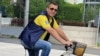 Premierul Marcel Ciolacu l-a numit în funcția de vicepreședinte al Oficiului Național pentru Jocuri de Noroc pe Cristian Pascu, cunoscut frizer și hairstylist și, din 2021, consilier local PNL.