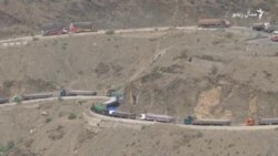 د تورخم پر سړک سلګونه مال وړونکي ګاډي بند پاتې دي د تورخم پر سړک سلګونه مال وړونکي ګاډي بند پاتې دي