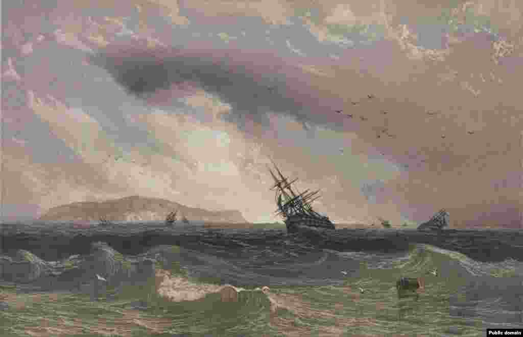 Зображення острова Зміїний під час шторму. Острів став відомим на початку широкомасштабного російського вторгнення. Коли екіпаж російського крейсера «Москва» вимагав від українського гарнізону на острові здатися і отримав у відповідь широковідому фразу «Русский военный корабль, иди на...», але його бурхлива історія сягає корінням у ранню грецьку цивілізацію. На острові колись стояв храм Ахілла, за який пізніше боролися Османська та Російська імперії, а потім острів контролювала Румунія. Радянський флот захопив острів під час Другої світової війни, а після розпаду Радянського Союзу він перейшов до України