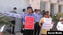 محسن عمرانی (نفر اول از چپ)